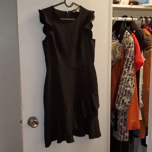 The Perfect LBD with gorgeous ruffles - Picture 3 of 8